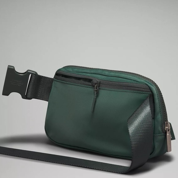Lululemon Everywhere Belt Bag Forest Green Crossbody Bag Nwt - Picture 3 of 6